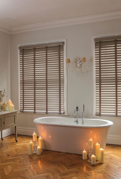 Venetian Blind Systems, SG 8960, Room shot, wood slats 50mm